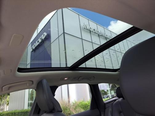 2024 Volvo XC60 B5 Core