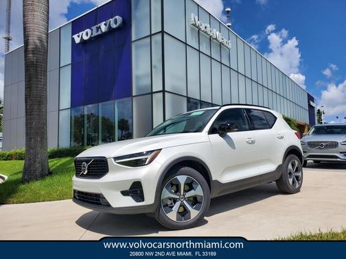 2026 Volvo XC40 PLUS