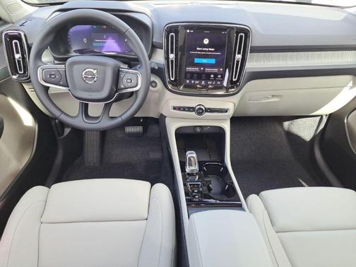 2026 Volvo XC40 B5 Plus