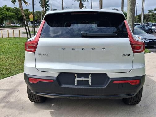 Crystal White 2026 Volvo XC40 B5 Plus