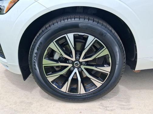 Crystal White 2023 Volvo XC60 B5 Core