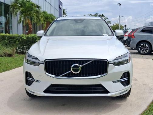 Crystal White 2023 Volvo XC60 B5 Core
