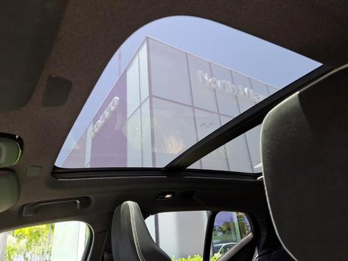 2023 Volvo XC40 B5 Plus Dark Theme