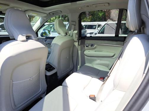 2025 Volvo XC90 Plug-In Hybrid T8 Ultra 7-Seater