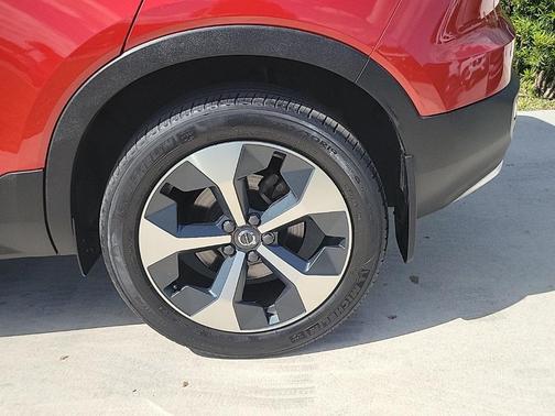 2023 Volvo XC40 B5 Plus Bright Theme