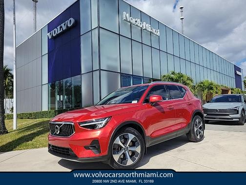 2023 Volvo XC40 B5 Plus Bright Theme