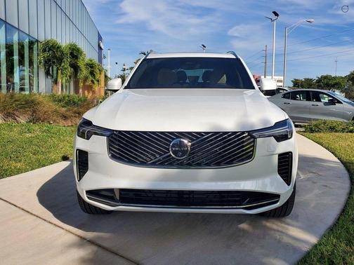 Crystal White Pearl 2026 Volvo XC90 B6 Ultra 7-Seater
