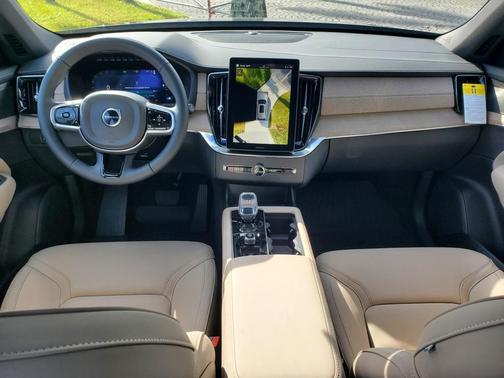 2025 Volvo XC90 Plug-In Hybrid T8 Plus 7-Seater