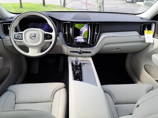 2025 Volvo XC60 Plug-In Hybrid T8 Ultra