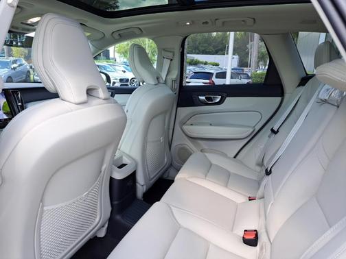 2025 Volvo XC60 Plug-In Hybrid T8 Ultra