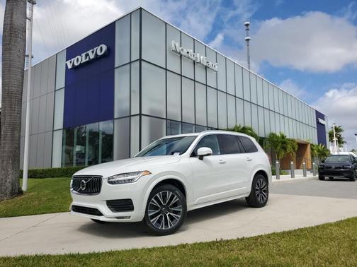 2022 Volvo XC90 T5 Momentum 7 Passenger