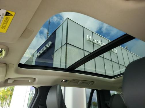 2022 Volvo XC90 T5 Momentum 7 Passenger