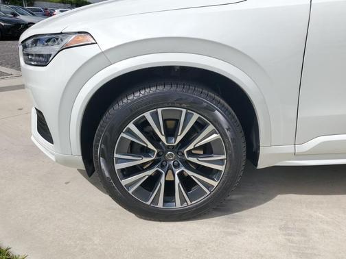 2022 Volvo XC90 T5 Momentum 7 Passenger