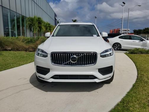 2022 Volvo XC90 T5 Momentum 7 Passenger