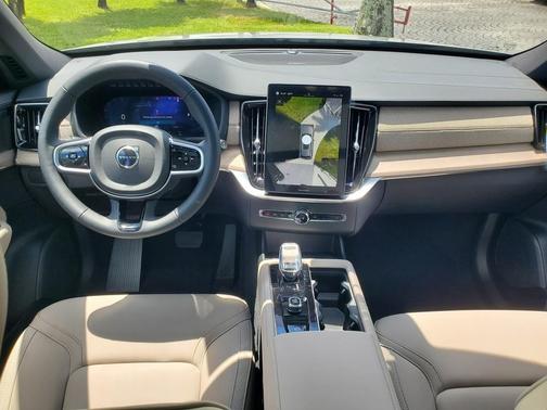 2025 Volvo XC90 Plug-In Hybrid T8 Plus 7-Seater