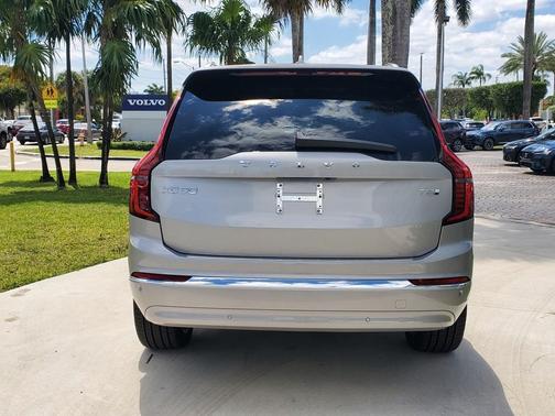 2025 Volvo XC90 Plug-In Hybrid T8 Plus 7-Seater
