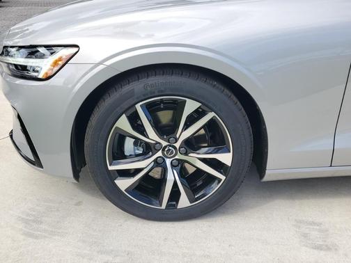 2025 Volvo S60 B5 Core