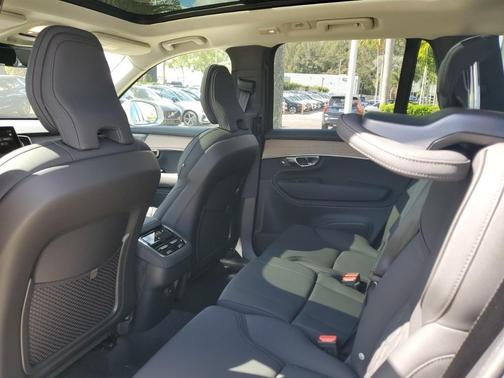 2025 Volvo XC90 B5 Plus 7-Seater