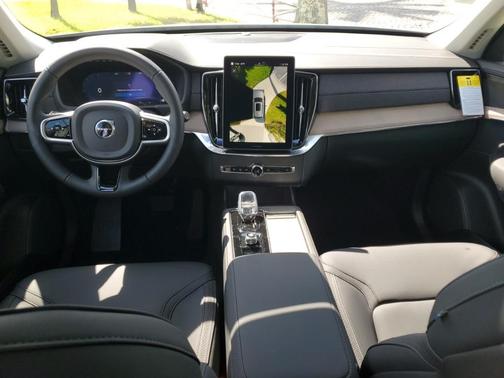 2025 Volvo XC90 B6 Plus 7-Seater