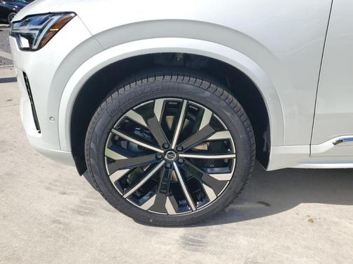 2025 Volvo XC90 B6 Plus 7-Seater