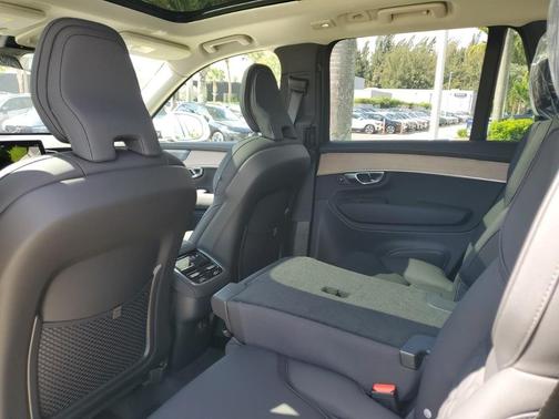 2025 Volvo XC90 B6 Plus 7-Seater