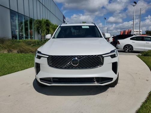 2025 Volvo XC90 B6 Plus 7-Seater