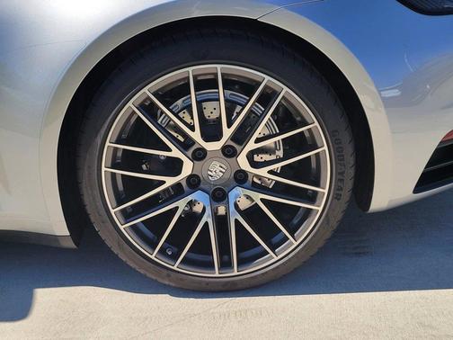 2024 Porsche 911 Carrera