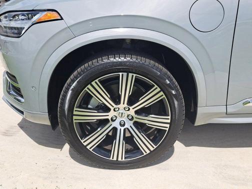 2024 Volvo XC90 Recharge Plug-In Hybrid T8 Ultimate Bright Theme 7-Seater