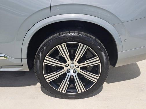 2024 Volvo XC90 Recharge Plug-In Hybrid T8 Ultimate Bright Theme 7-Seater