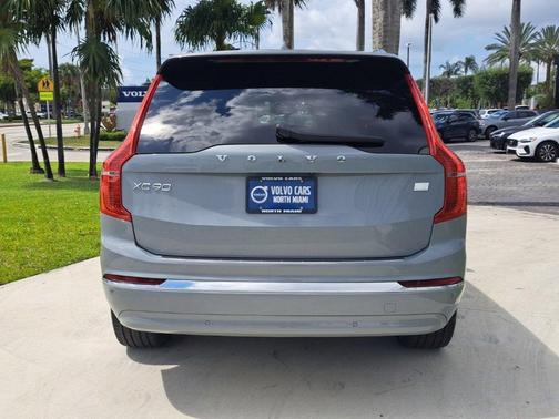 2024 Volvo XC90 Recharge Plug-In Hybrid T8 Ultimate Bright Theme 7-Seater