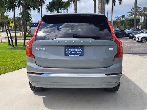 2024 Volvo XC90 Recharge Plug-In Hybrid T8 Ultimate Bright Theme 7-Seater