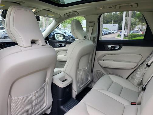 2025 Volvo XC60 Plug-In Hybrid T8 Plus