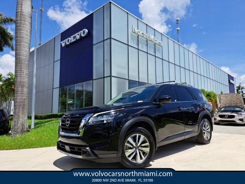 2023 Nissan Pathfinder SL