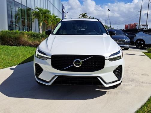 2024 Volvo XC60 Recharge Plug-In Hybrid T8 Plus Dark Theme