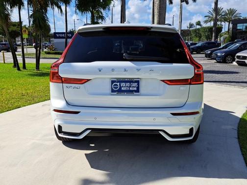 2024 Volvo XC60 Recharge Plug-In Hybrid T8 Plus Dark Theme