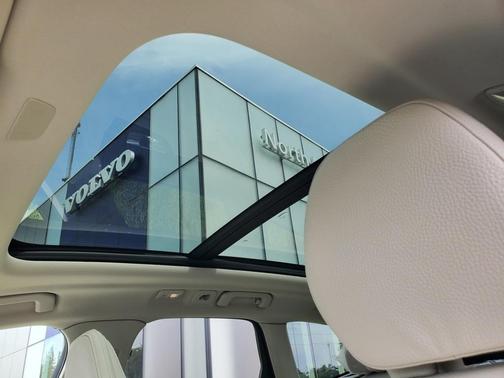 2025 Volvo XC60 Plug-In Hybrid T8 Core