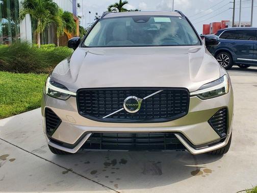 2025 Volvo XC60 Plug-In Hybrid T8 Core
