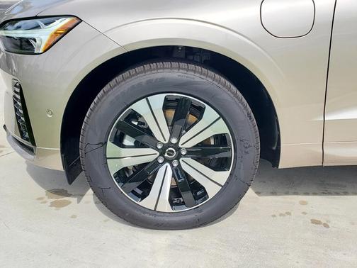 2025 Volvo XC60 Plug-In Hybrid T8 Core