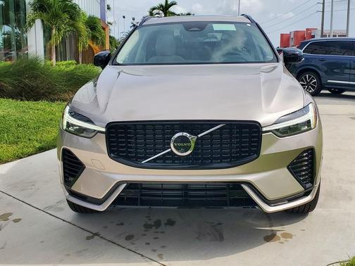 2025 Volvo XC60 Plug-In Hybrid T8 Core