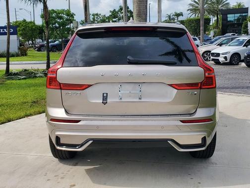 2025 Volvo XC60 Plug-In Hybrid T8 Core