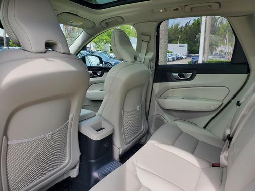 2025 Volvo XC60 Plug-In Hybrid T8 Core