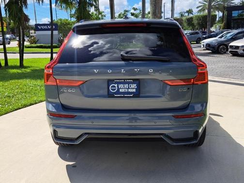 2024 Volvo XC60 B5 Plus Dark Theme