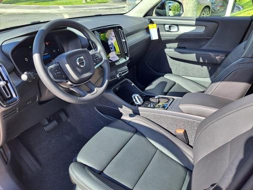 2026 Volvo XC40 B4 Plus