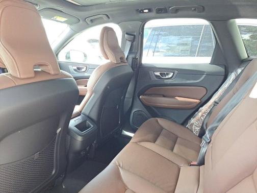 2025 Volvo XC60 B5 Plus