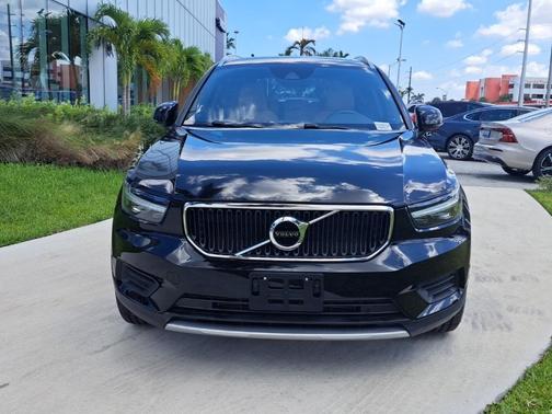 2019 Volvo XC40 T5 Momentum