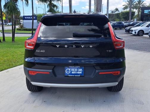 2019 Volvo XC40 T5 Momentum