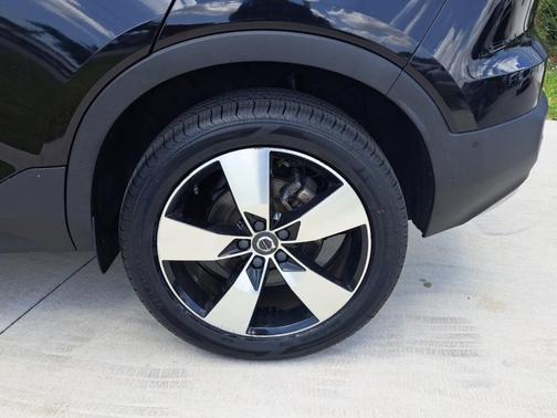 2019 Volvo XC40 T5 Momentum