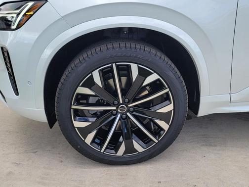 2026 Volvo XC90 B6 Ultra Dark Theme 7-Seater