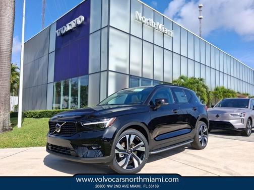 Onyx Black 2026 Volvo XC40 B5 Ultra