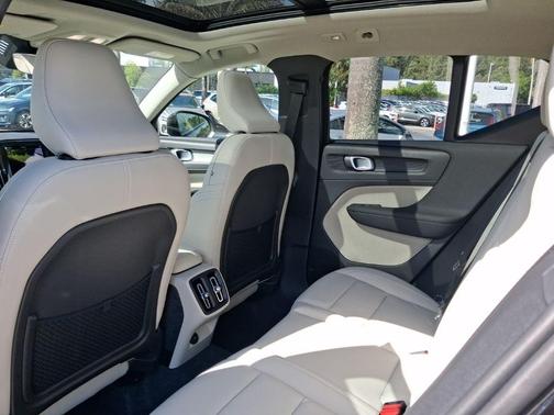 Onyx Black 2026 Volvo XC40 B5 Ultra